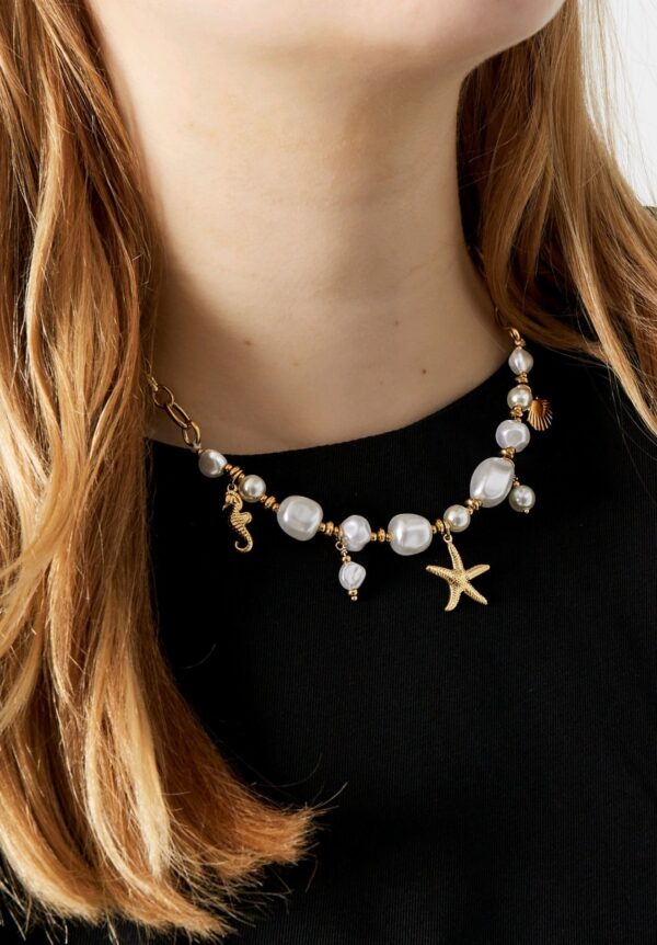 Seashell necklace pearl